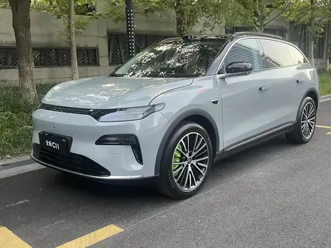 新款零跑C11实车到店，配HUD+女王副驾，纯电800V/增程续航1220km