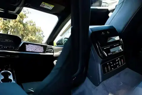 街头实拍全新奥迪A6L 燃油大改+纯电华为智驾 能火？