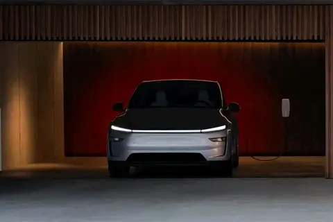 加量不加价！26款Model Y来了，821km续航+第五代永磁电机